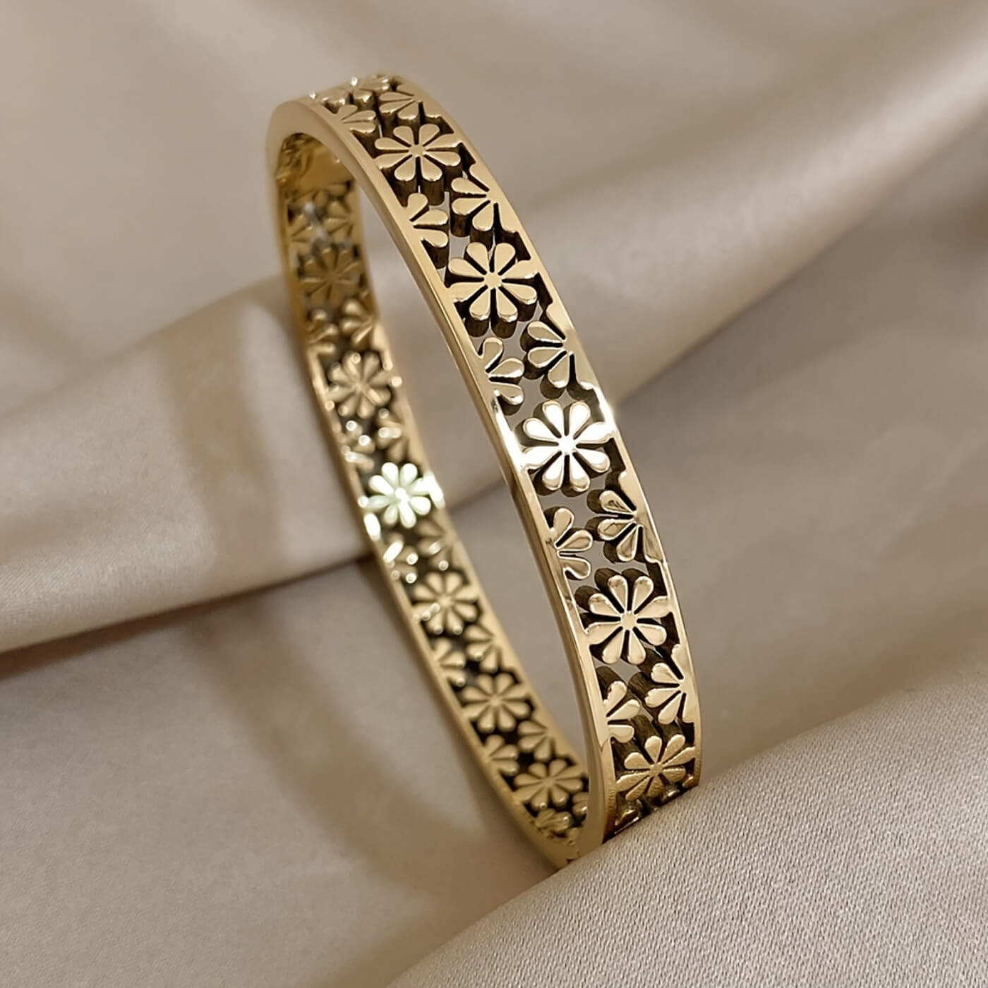 Elegant Flora Pattern Bangle Bracelet