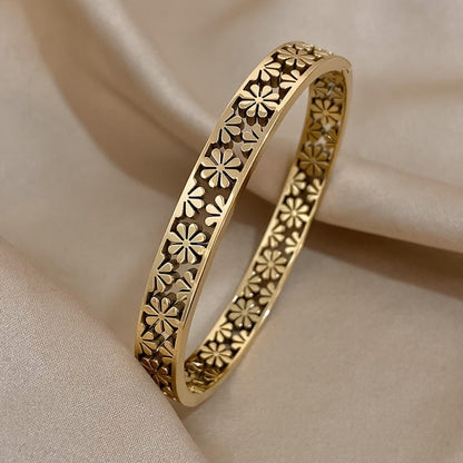 Elegant Flora Pattern Bangle Bracelet