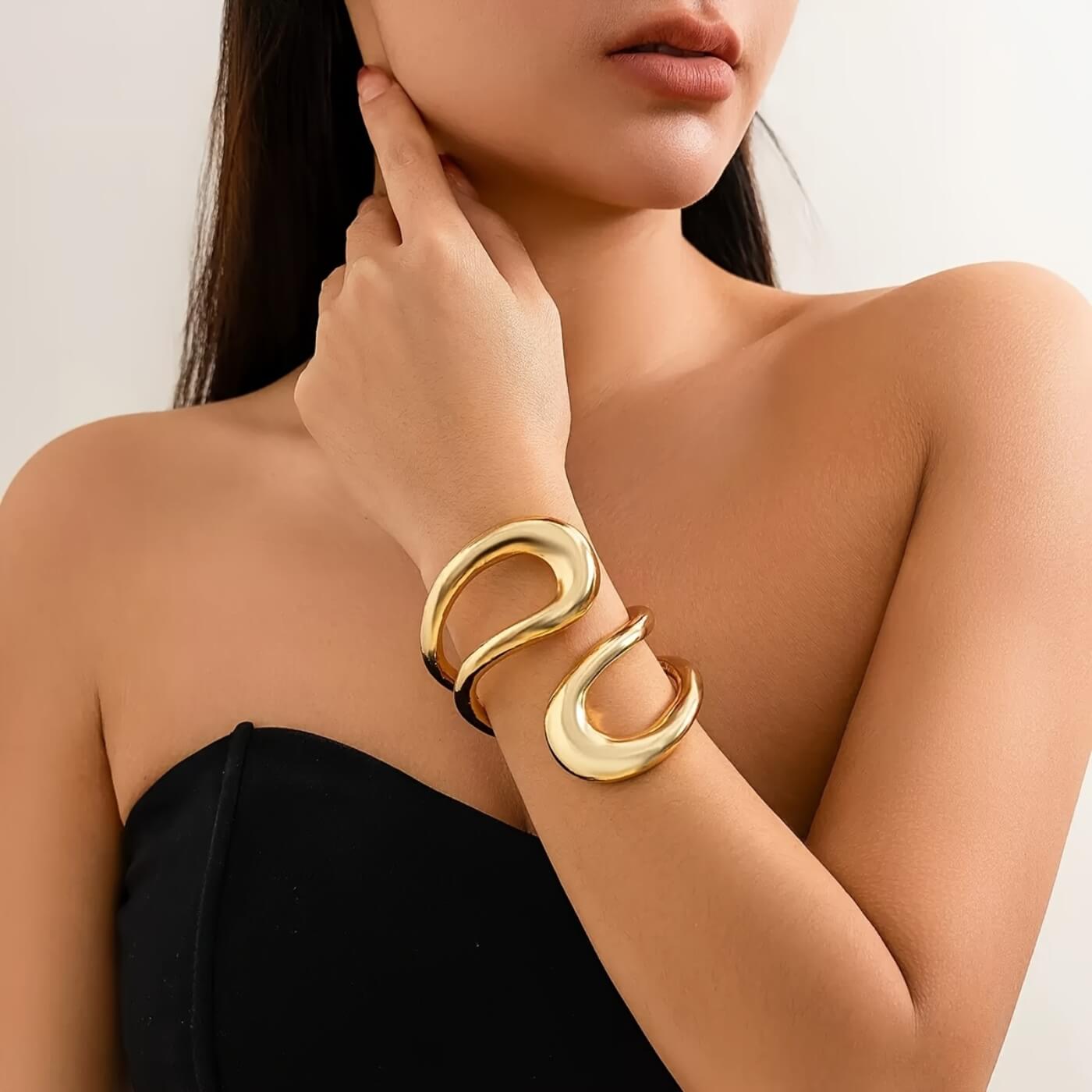 Elegant Gold Flow Bracelet