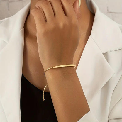 Elegant Gold Flow Curve Bracelet