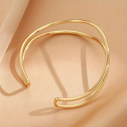 Elegant Gold Flow Curve Bracelet