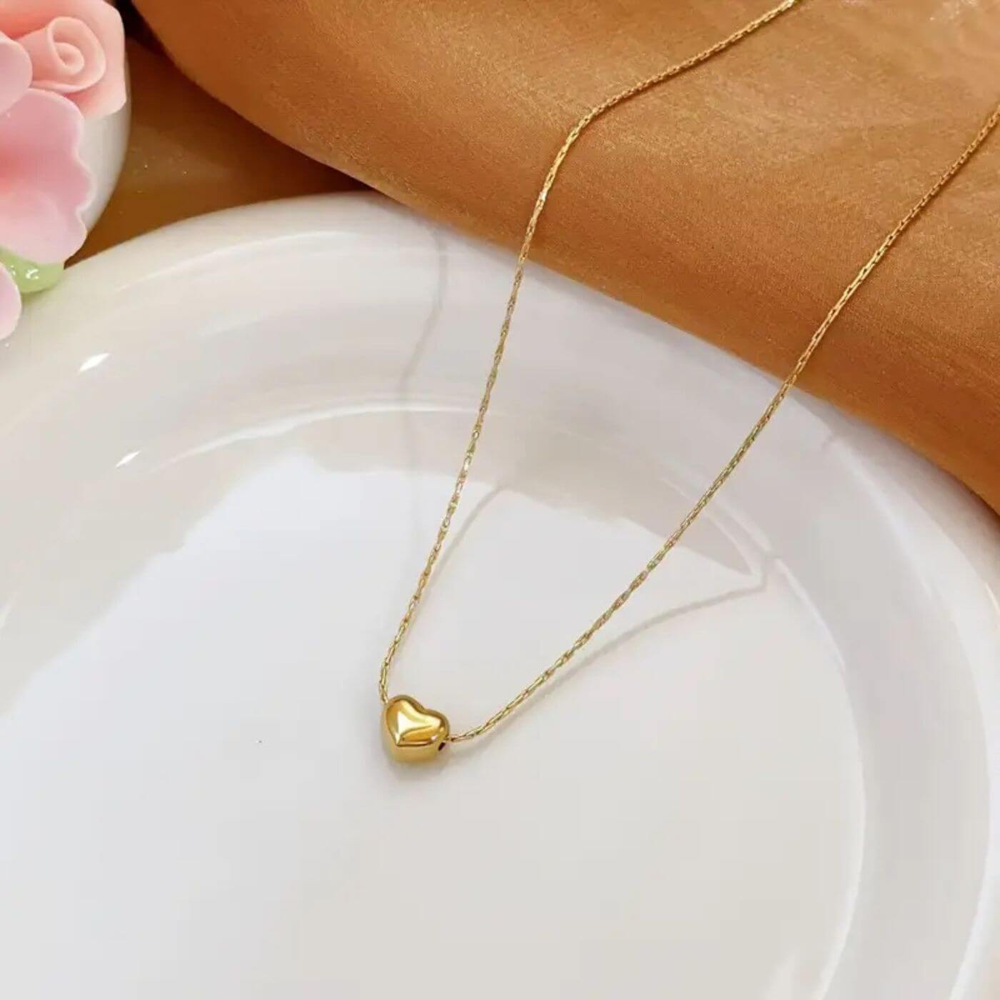 Elegant Golden Heart Charm Necklace