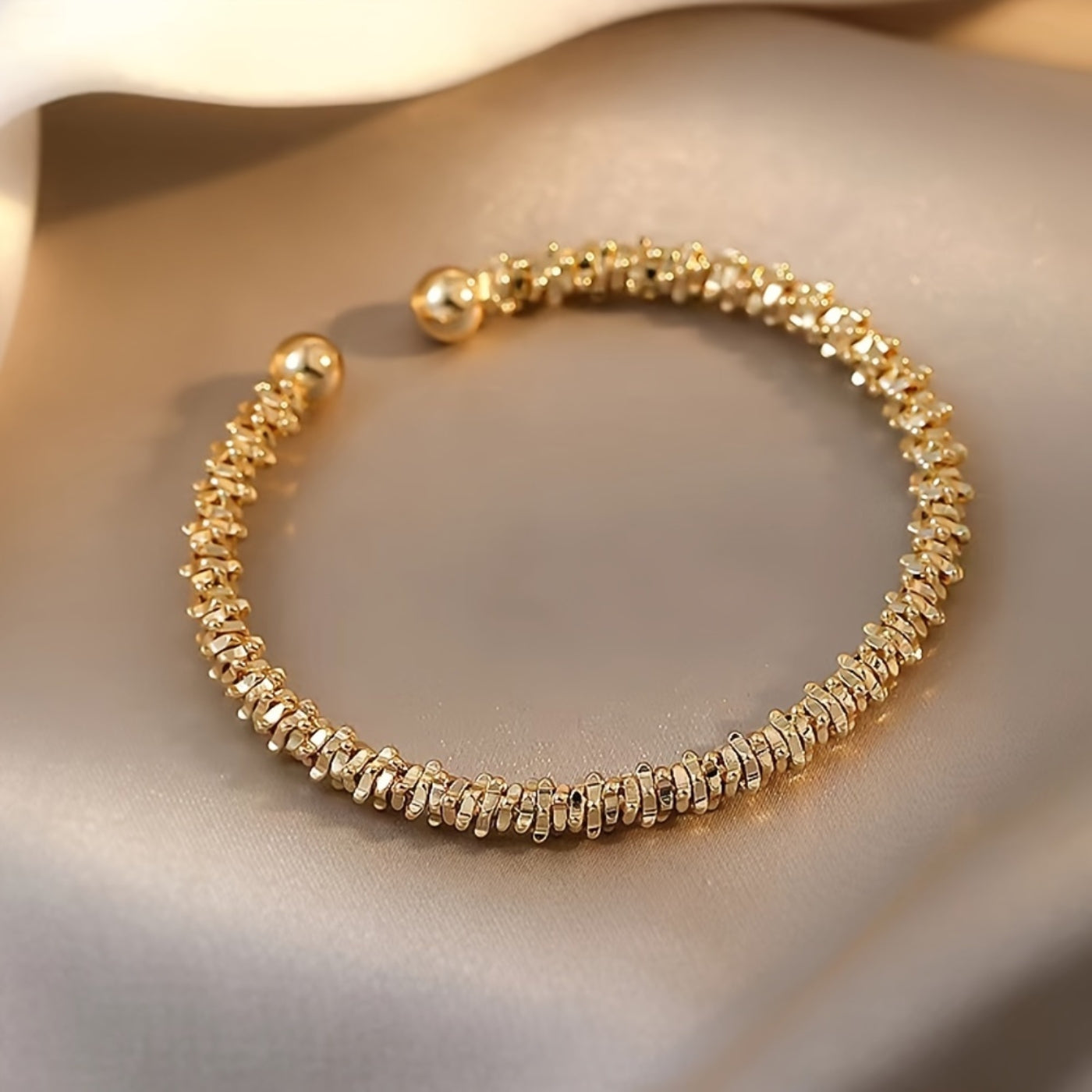 Elegant Golden Radiance Bangle