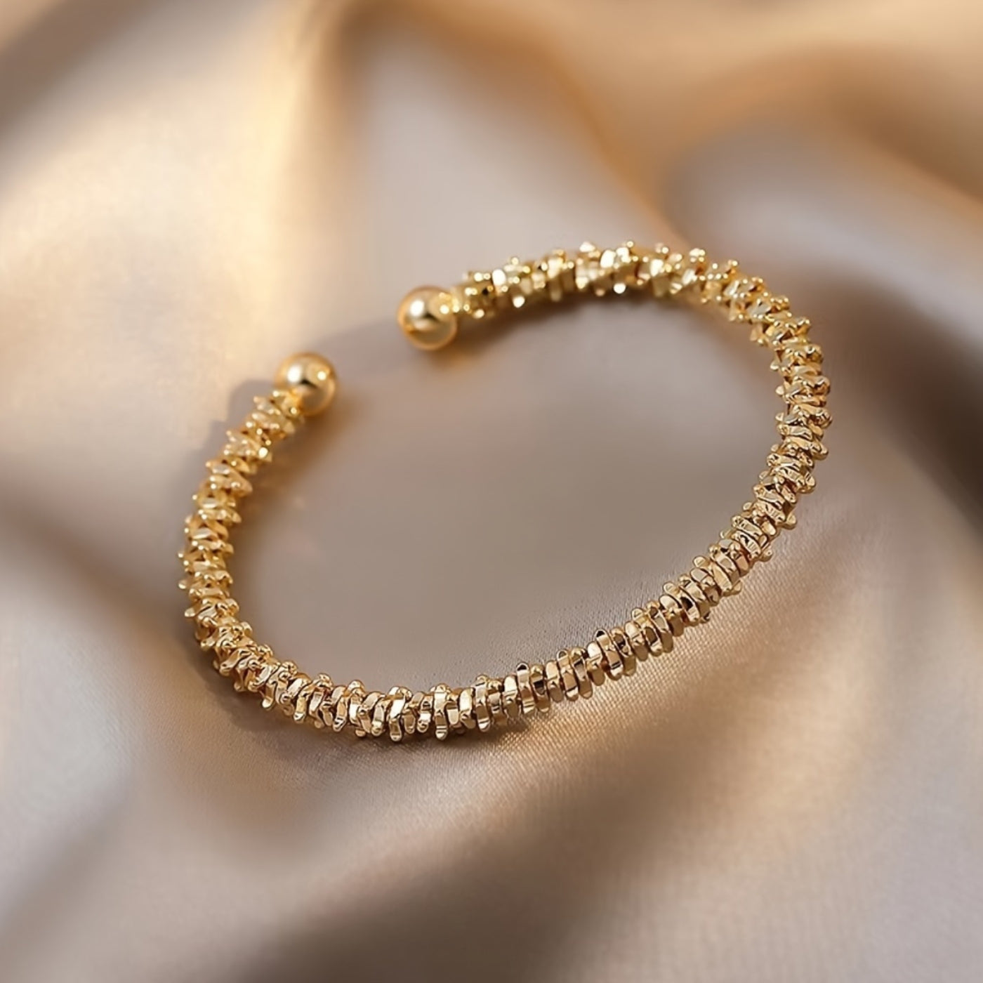 Elegant Golden Radiance Bangle