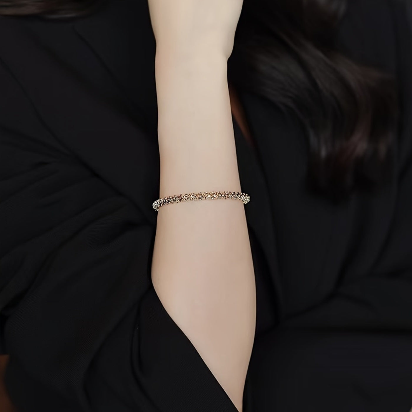 Elegant Golden Radiance Bangle