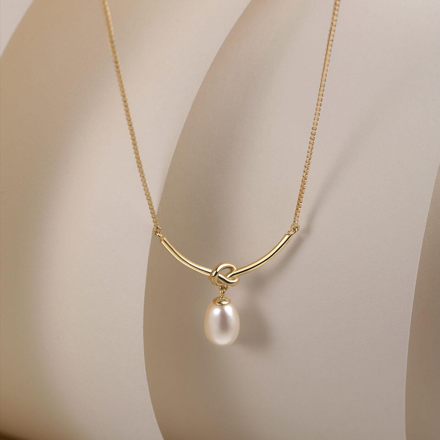 Elegant Pearl Drop Pendant Necklace