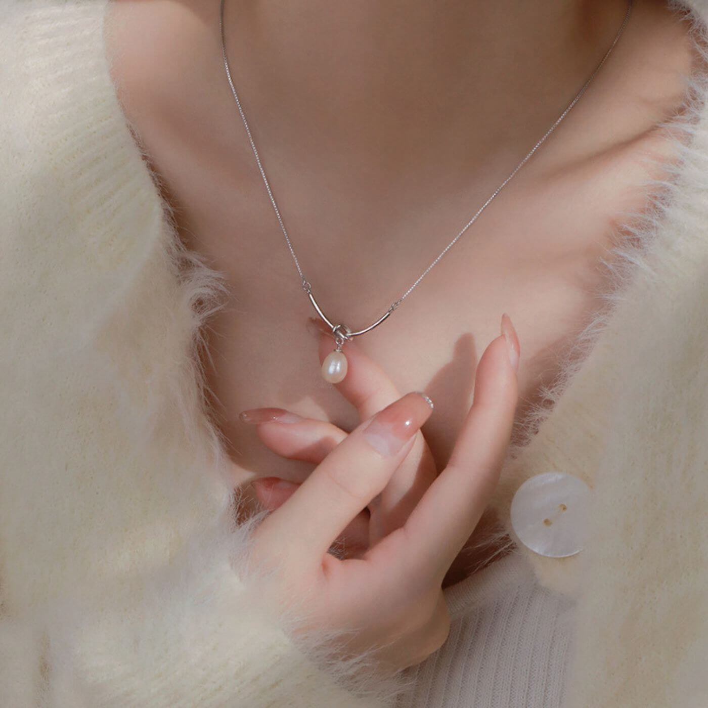 Elegant Pearl Drop Pendant Necklace