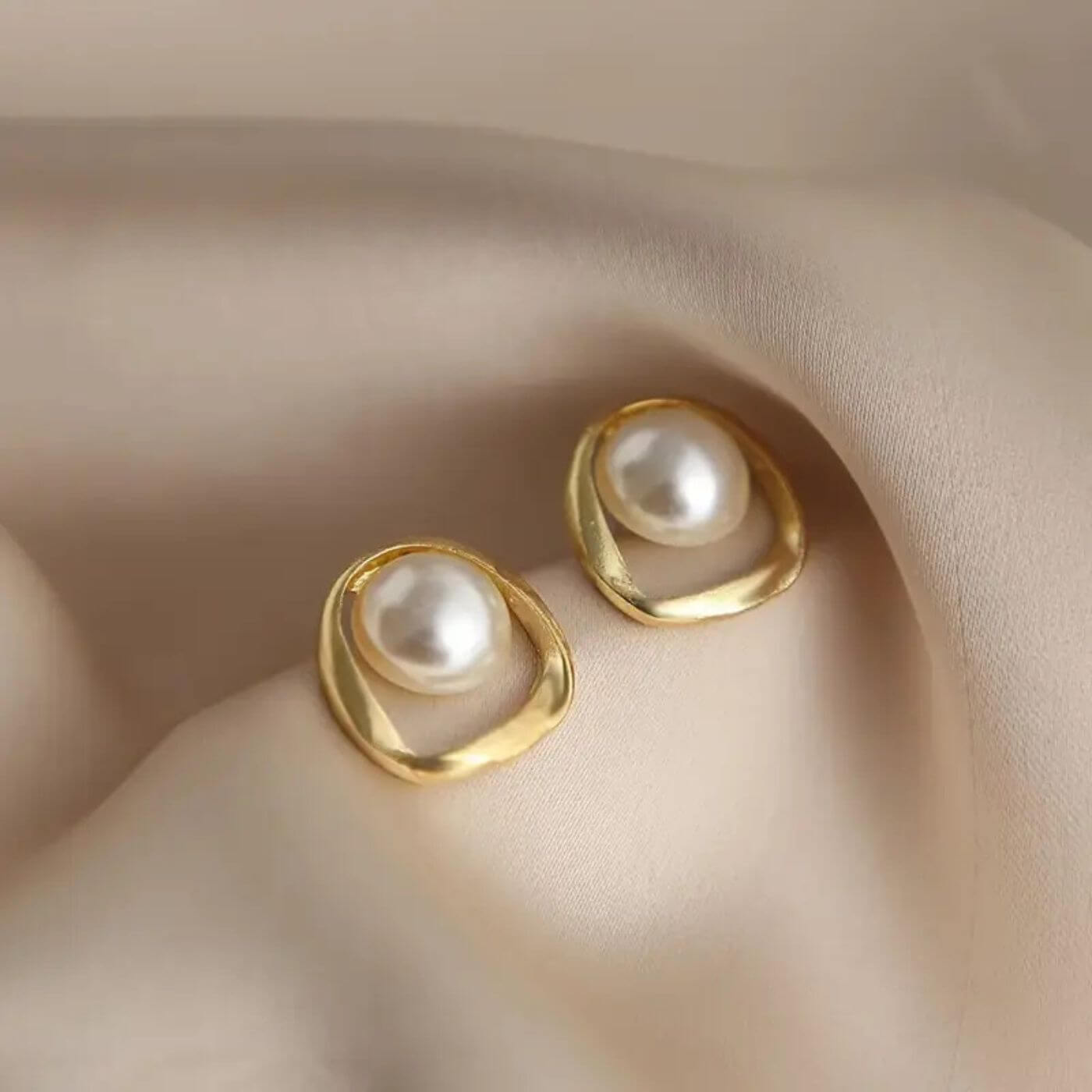 Elegant Pearl Gold Stud Earrings