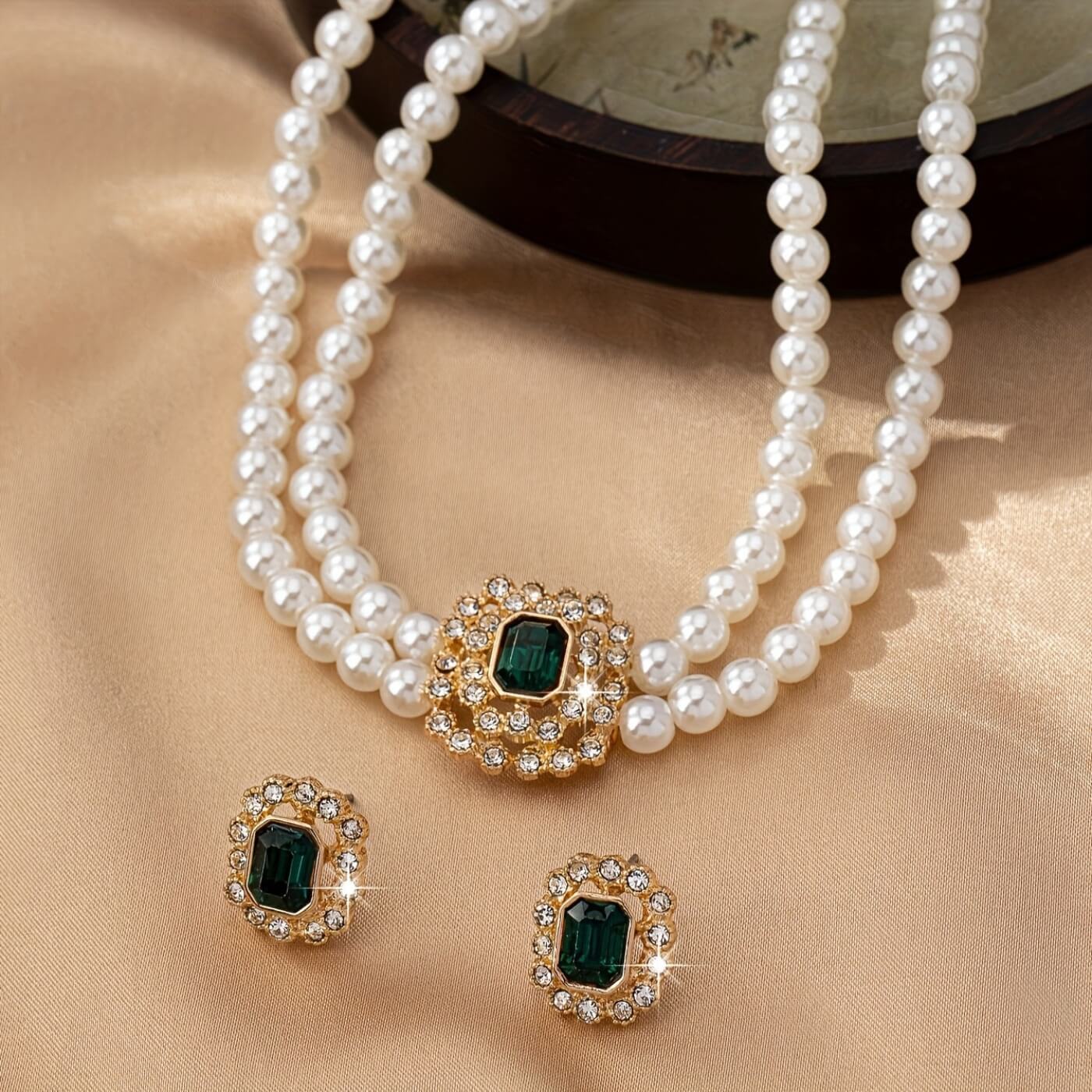 Emerald Pearl Royal Jewelry Set
