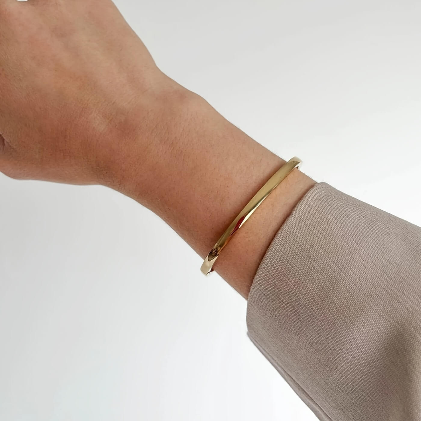 Exquisite Classic Bangle Bracelet