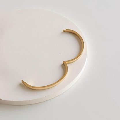 Exquisite Classic Bangle Bracelet