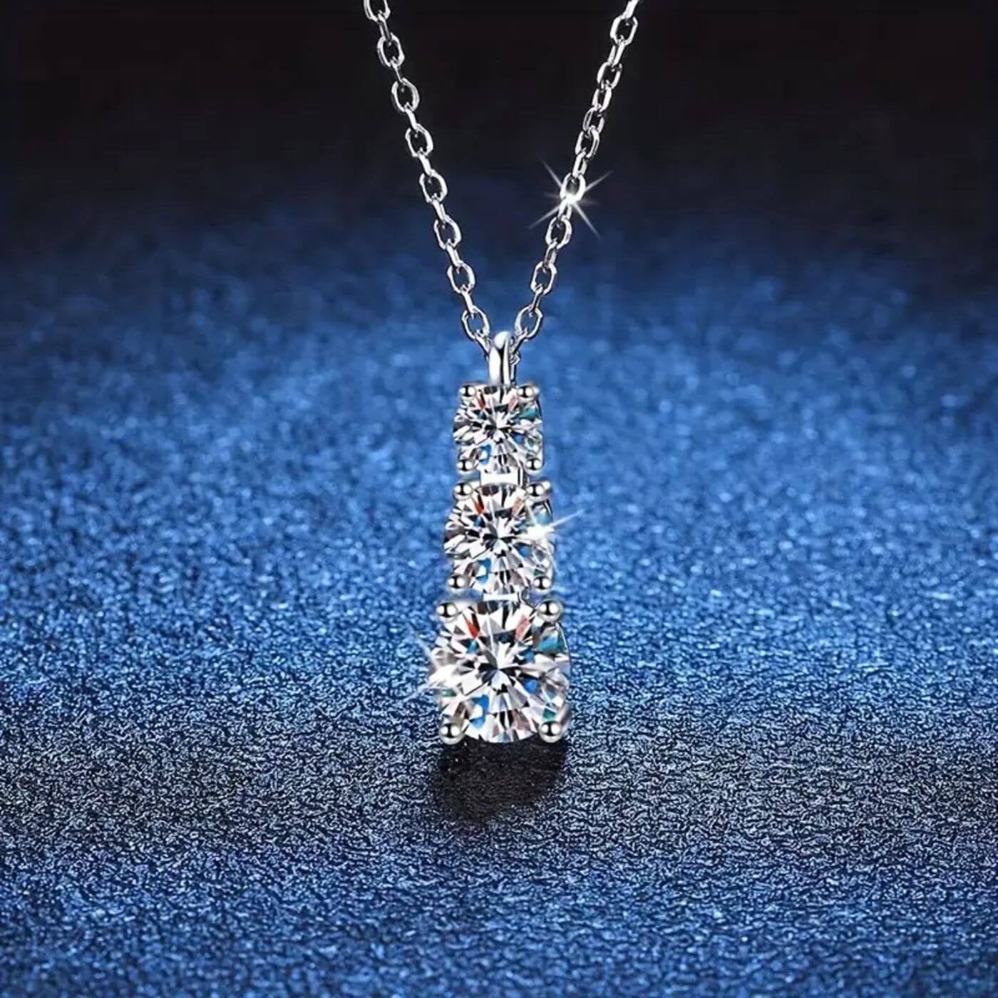 Exquisite Crystal Three-Stone Necklace