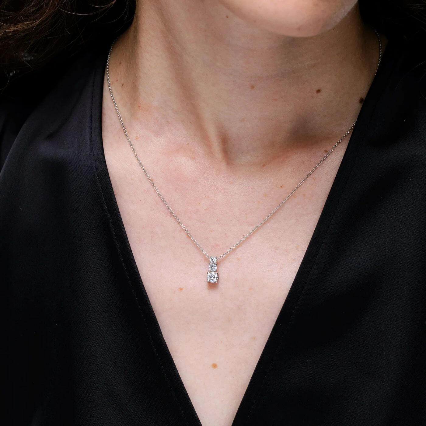 Exquisite Crystal Three-Stone Necklace