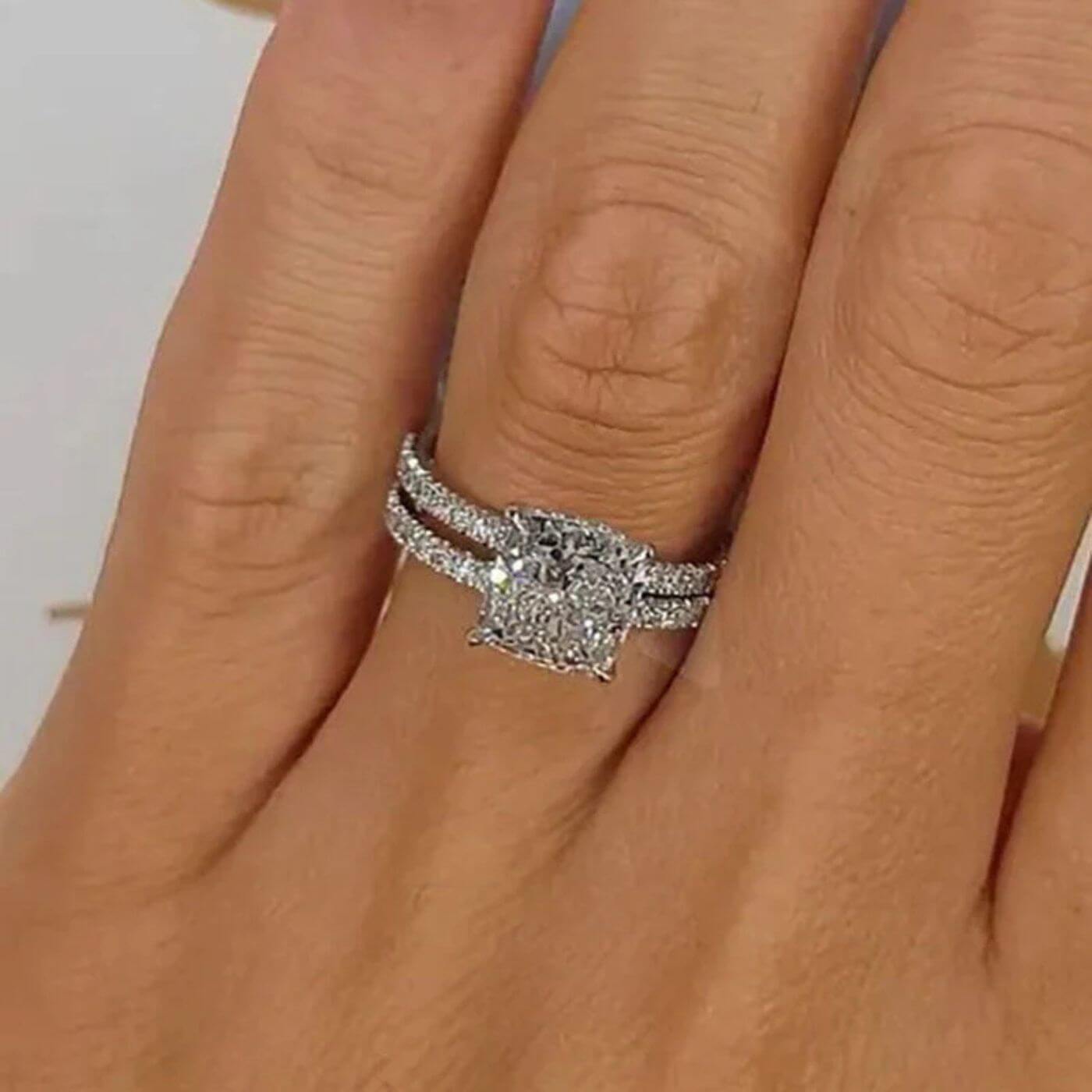 Exquisite Crystal Wedding Ring Set