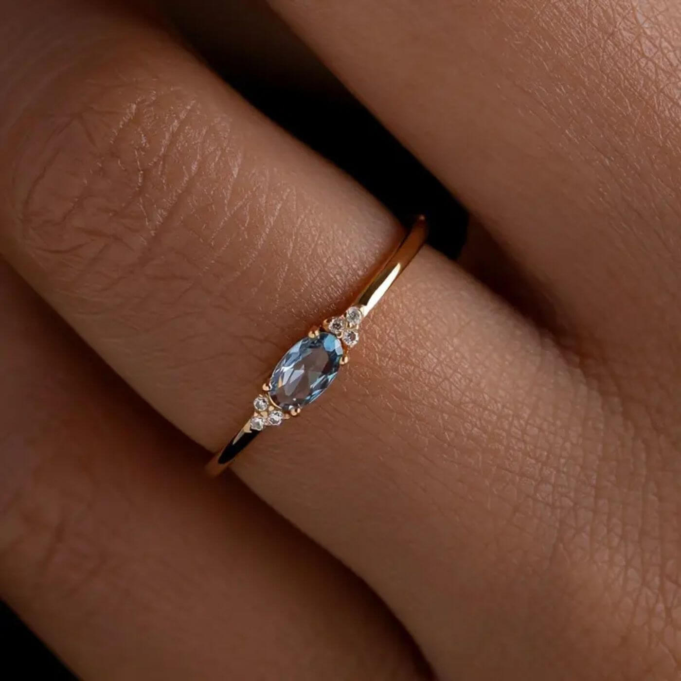 Exquisite Zirconia Minimalist Ring