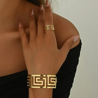 Golden Classic Pattern Cuff Set
