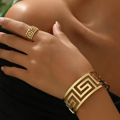 Golden Classic Pattern Cuff Set