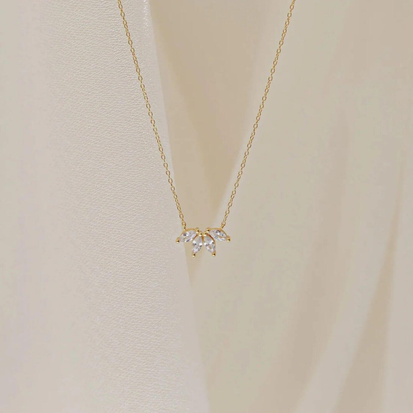 Luxury Crystal Leaf Pendant Necklace