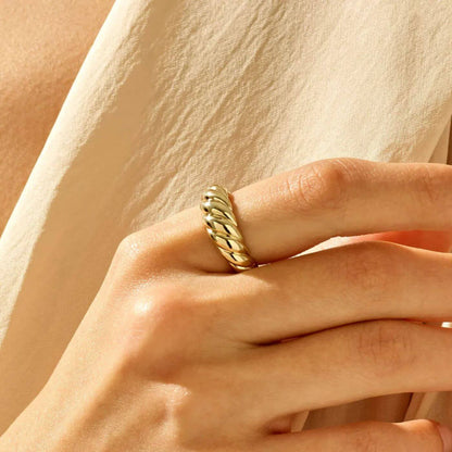 Luxury Gold Croissant Band Ring