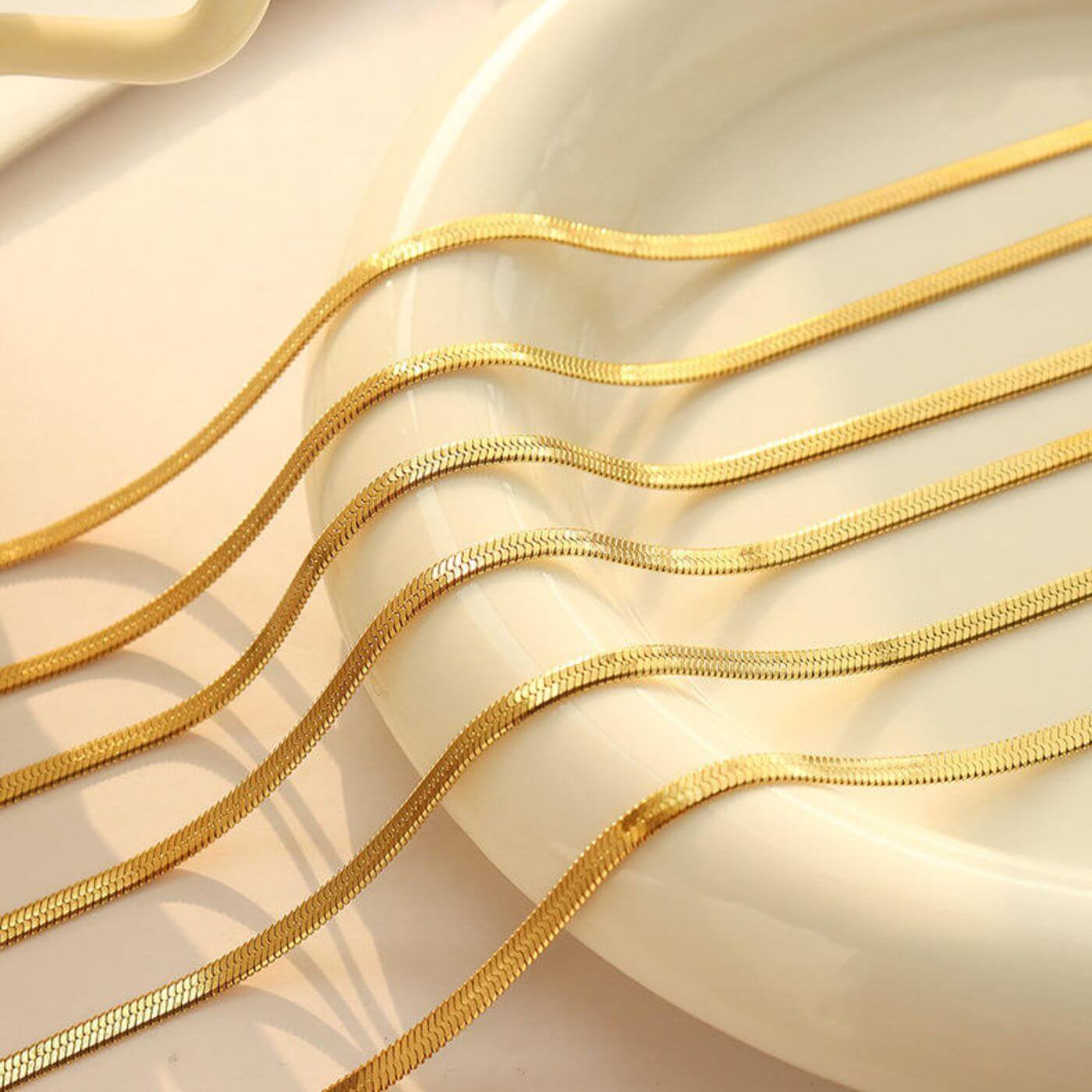 Luxury Polished Flat Chain Necklace