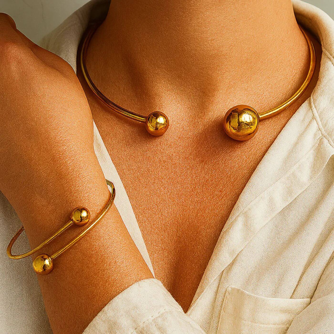 Luxury Polished Gold Cuff and Choker Set