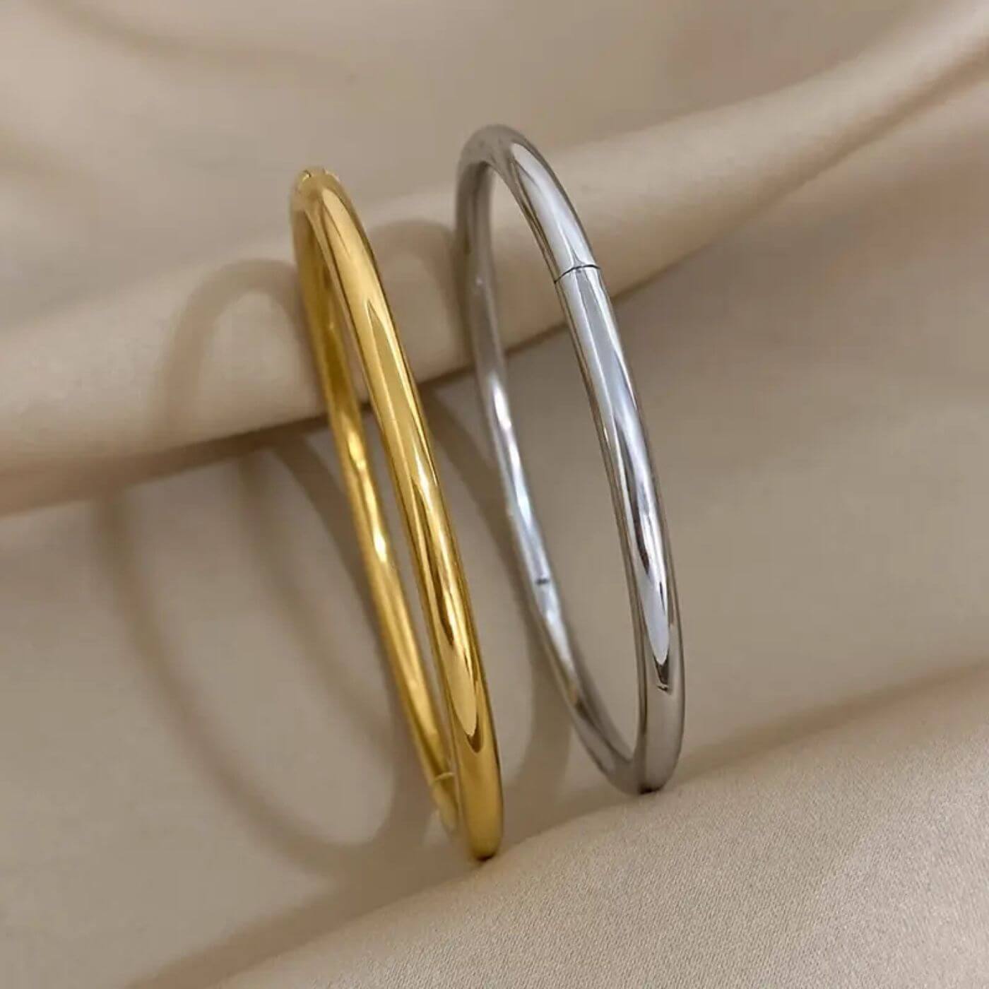 Polished Metallic Round Bangle Bracelet