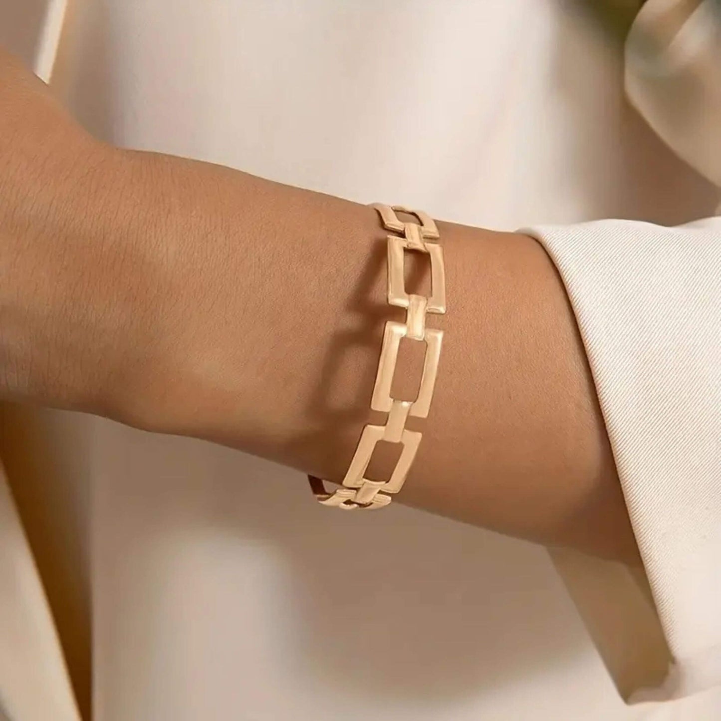 Refined Hollow Square Chain Bracelet