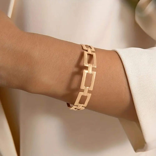 Refined Hollow Square Chain Bracelet