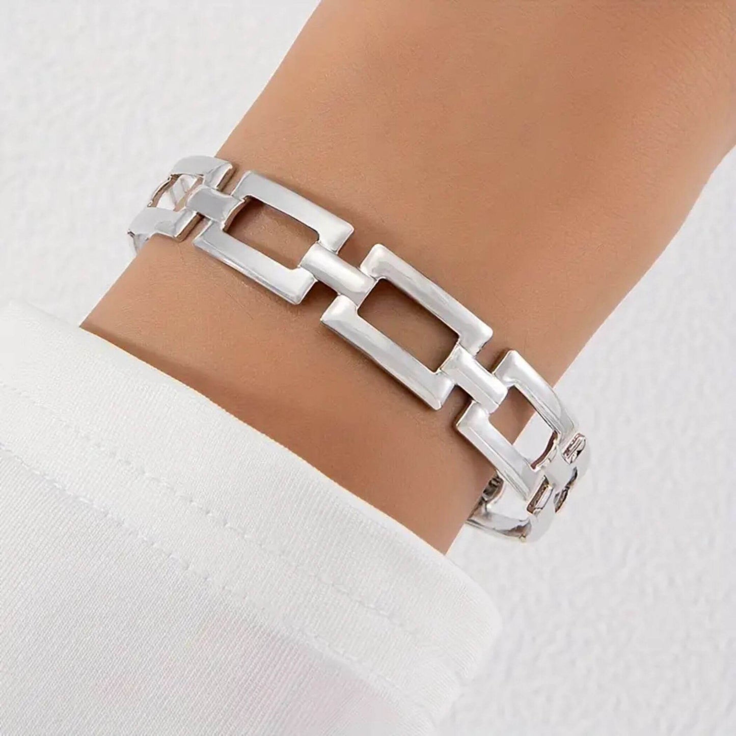 Refined Hollow Square Chain Bracelet