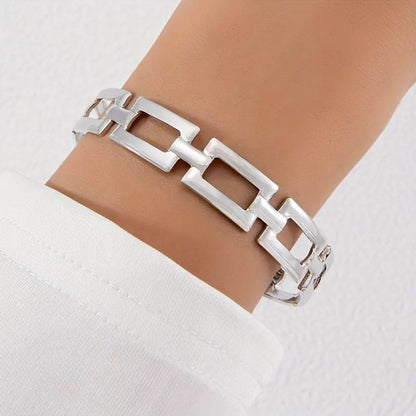 Refined Hollow Square Chain Bracelet