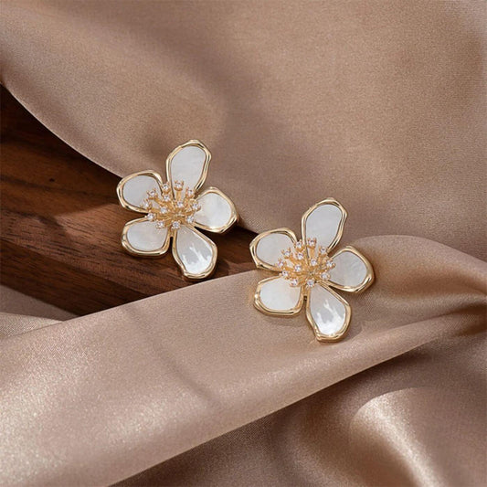 Refined Mother-of-Pearl Flower Earrings