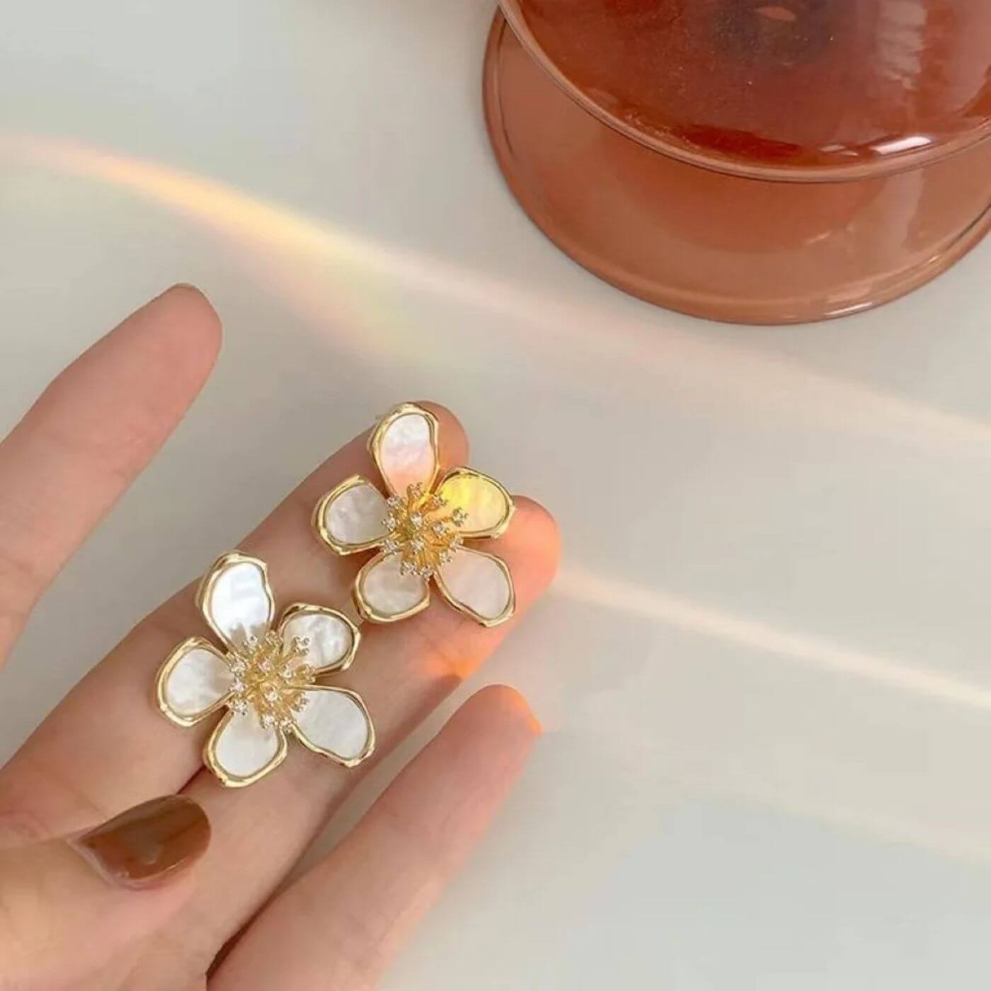 Refined Mother-of-Pearl Flower Earrings