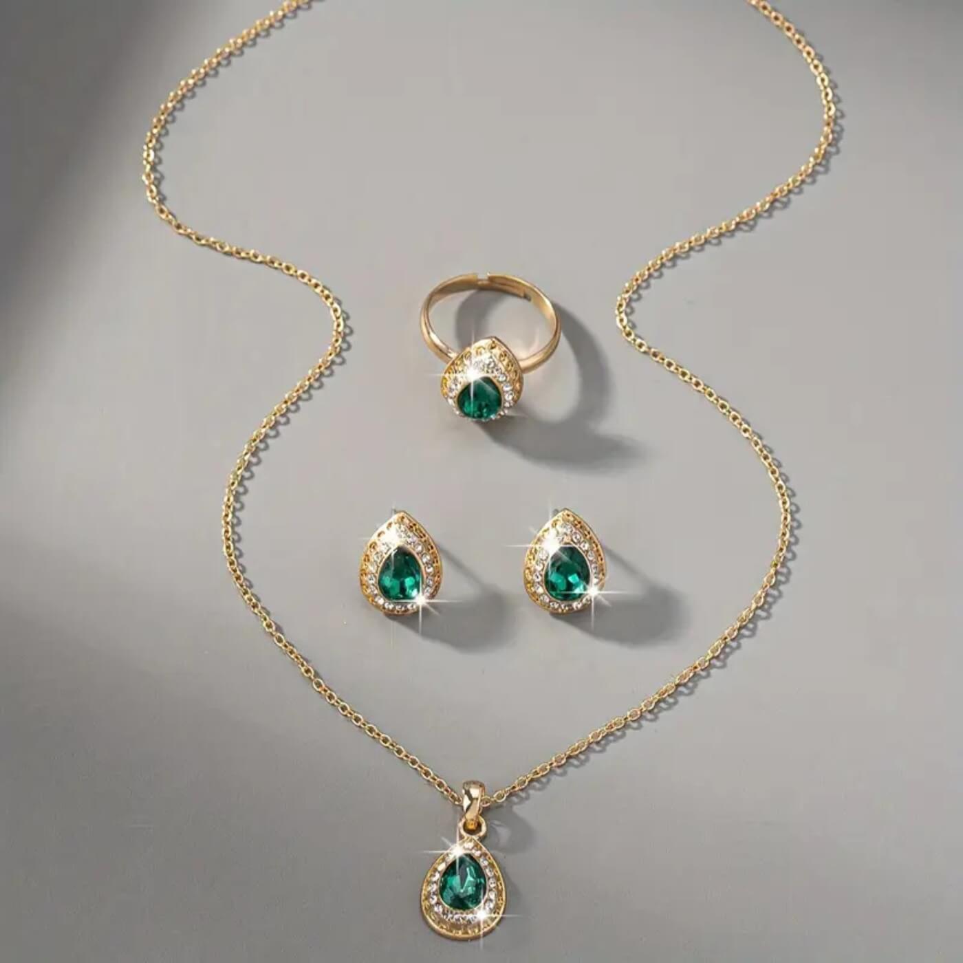 Royal Emerald Teardrop Jewelry Set