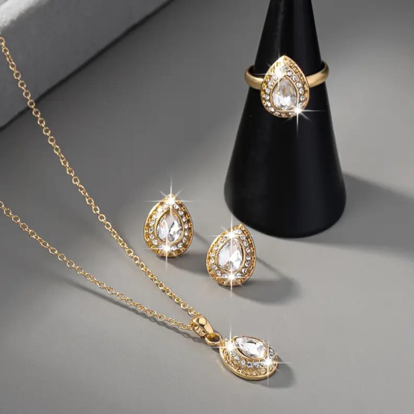 Royal Emerald Teardrop Jewelry Set