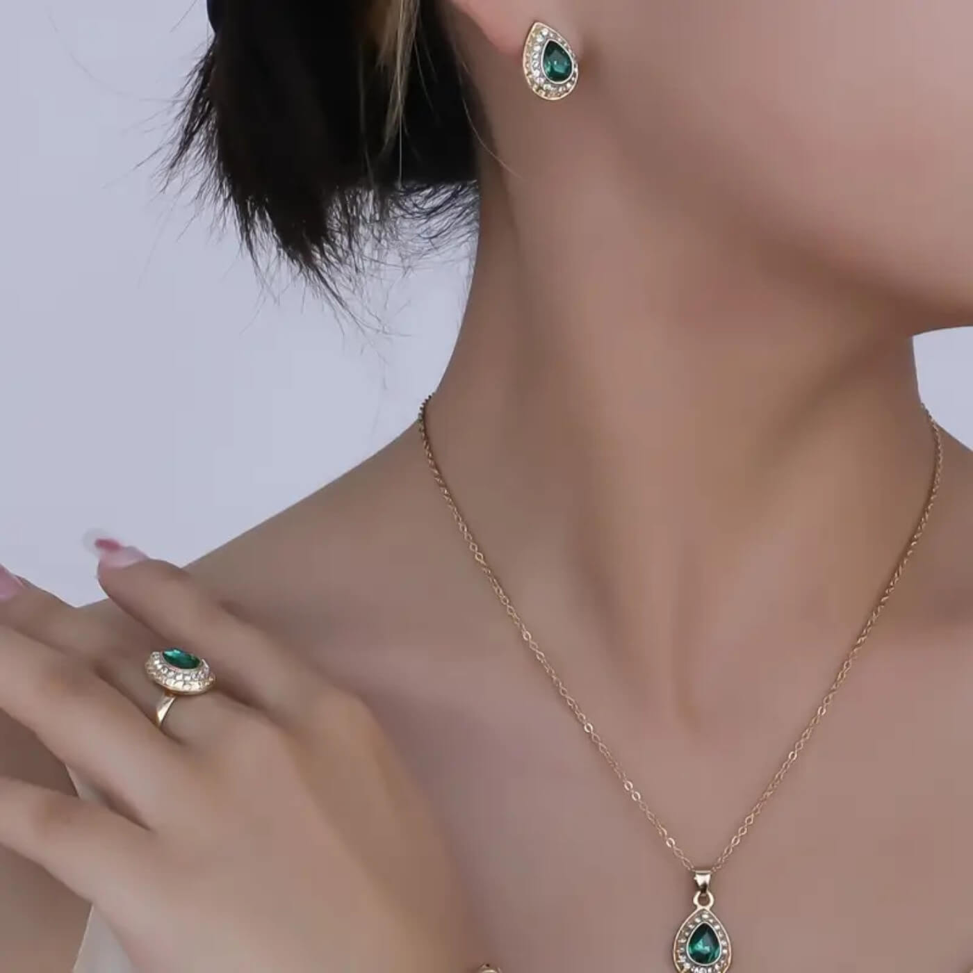 Royal Emerald Teardrop Jewelry Set