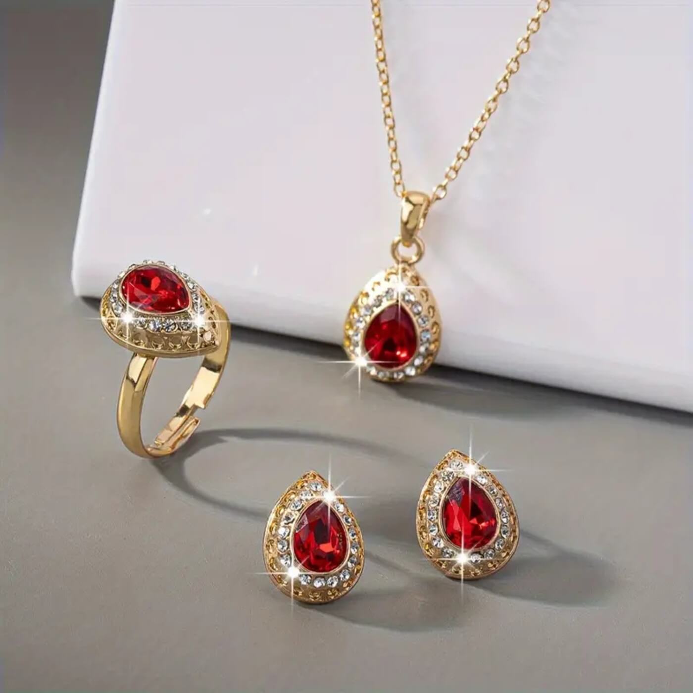 Royal Emerald Teardrop Jewelry Set